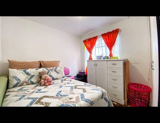 1 BEDROOM FLAT RENTED IN KEMPTON PARK CENTRAL